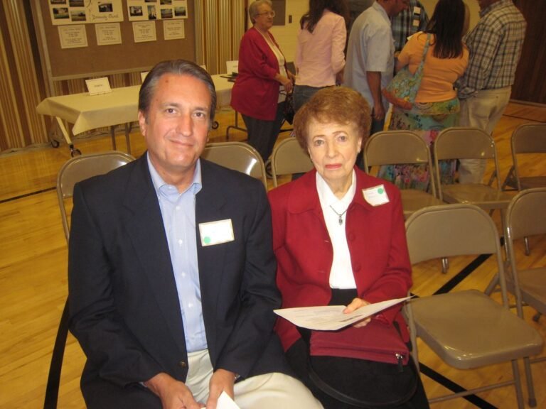 Frame 8333, family meeting at Provo, Utah, 22 September 2007